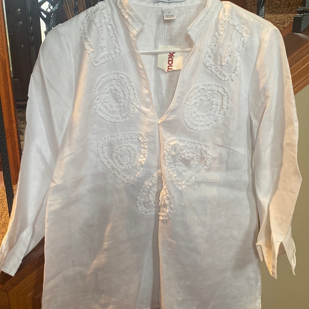 Size small linen V-neck blouse new attacks